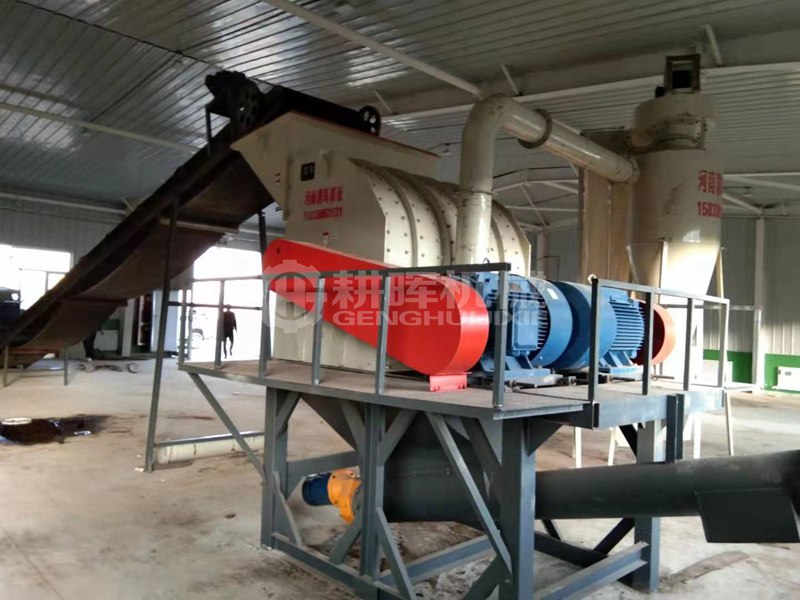 大型粉碎機現場后面