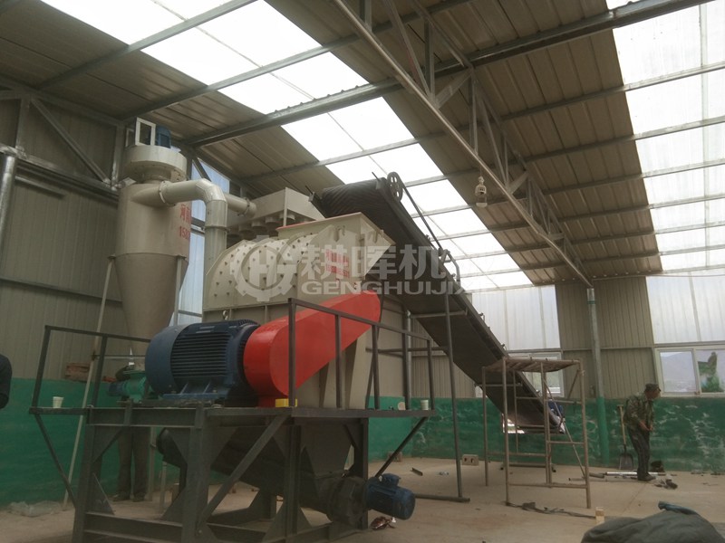 中型錘片機(jī)粉碎機(jī)現(xiàn)場(chǎng)