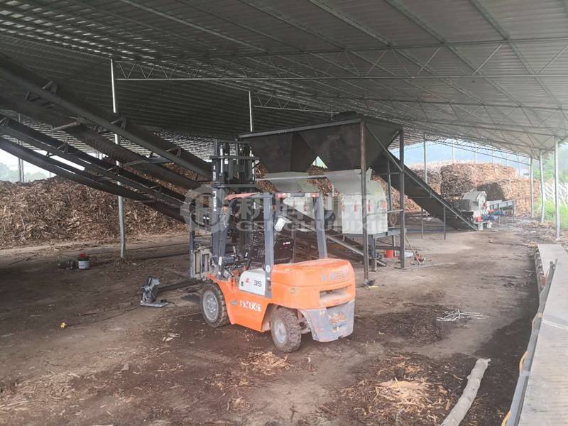 桉樹皮切片粉碎生產(chǎn)線