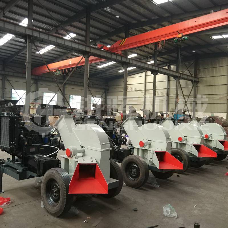 移動(dòng)柴油木頭切片機(jī)移動(dòng)燒油的木頭切片機(jī)