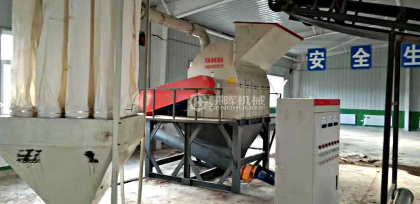 1500型鋸末粉碎機現場大型錘片式粉碎機現場