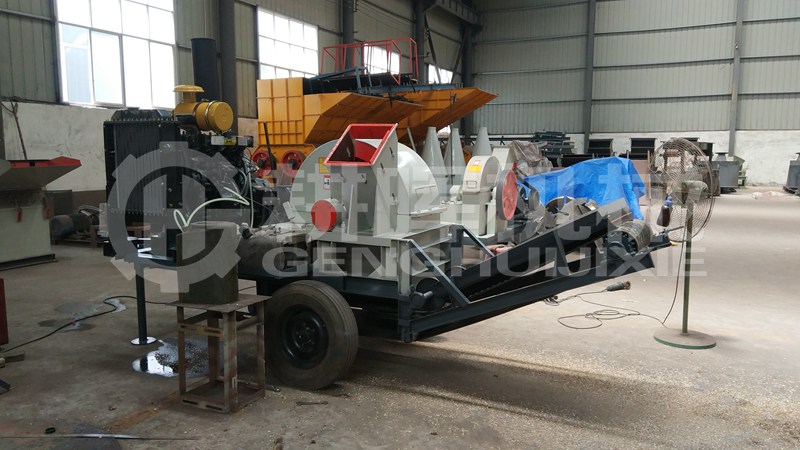 移動柴油帶輸送機(jī)的菇木粉碎機(jī)GH1000移動柴油自 移動柴油帶輸送機(jī)的菇木粉碎機(jī)GH1000移動柴油自