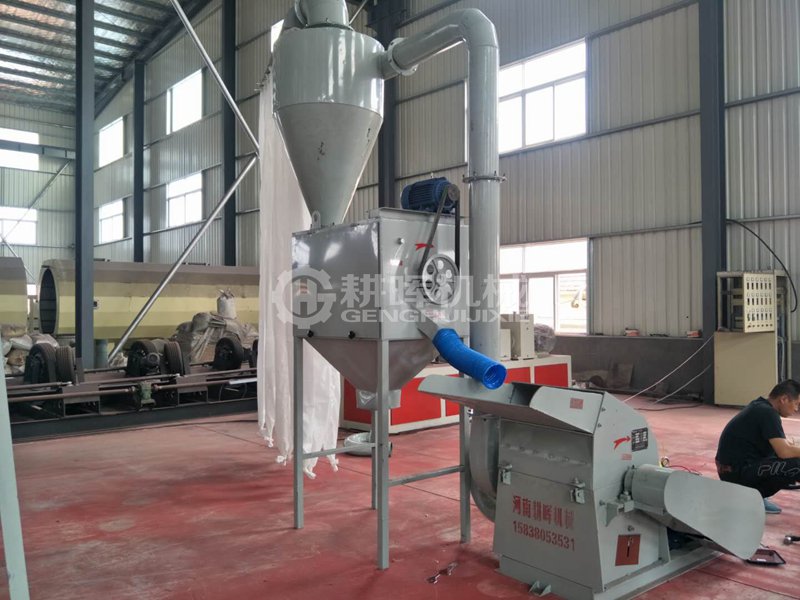 山東木塑木粉機現場