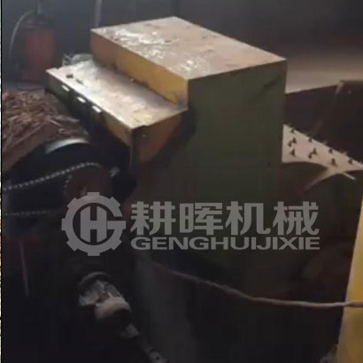 湖北1010粉碎機現場3-5噸鋸末粉碎機視頻現場