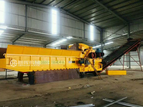 大型木板破碎機抓機上料木板破碎機鏟車喂料木