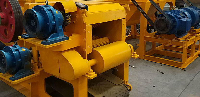 大型樹皮粉碎機抓機