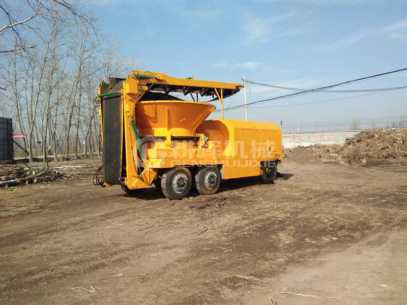 圓盤樹根粉碎機現(xiàn)場