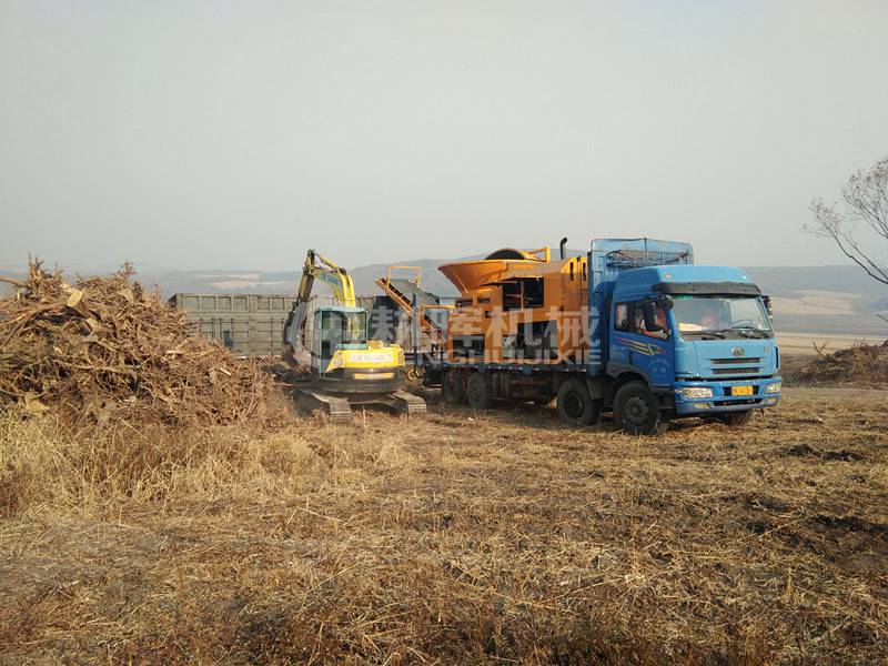 圓盤樹根粉碎機現(xiàn)場