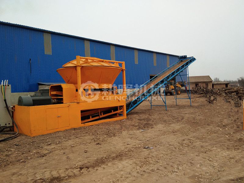 圓盤樹根粉碎機現(xiàn)場