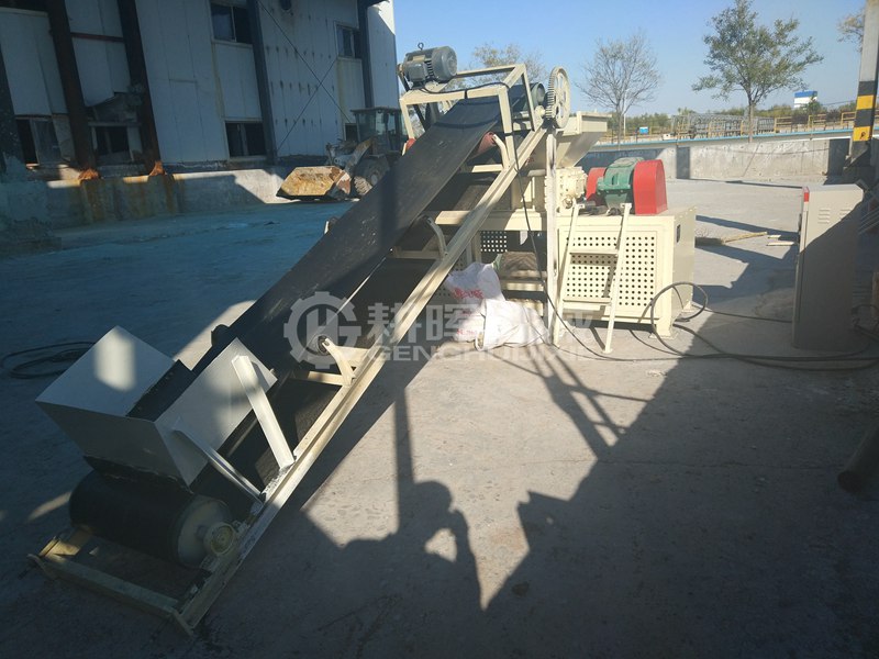 小型撕碎機現場