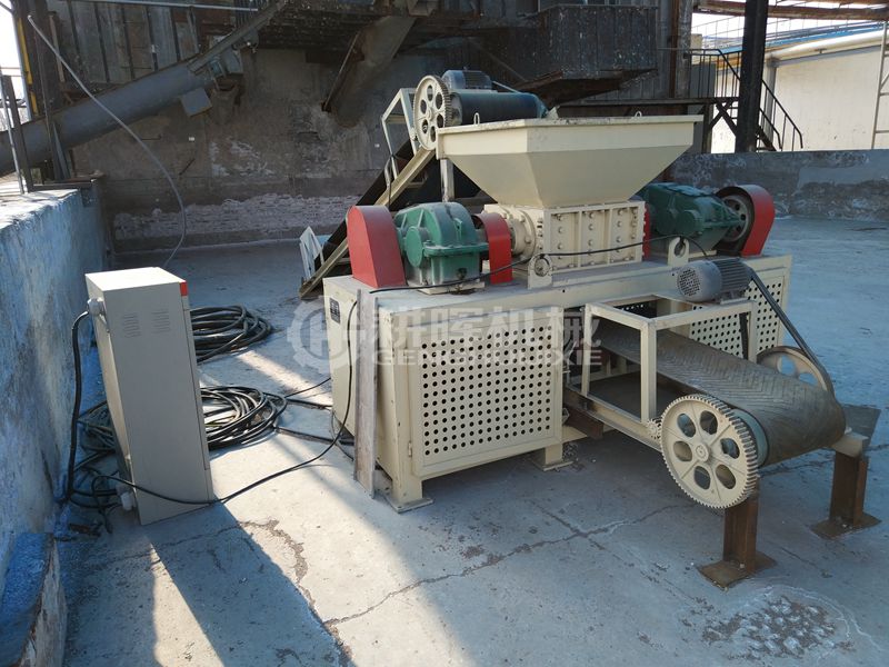 小型撕碎機現場小型剪碎機現場